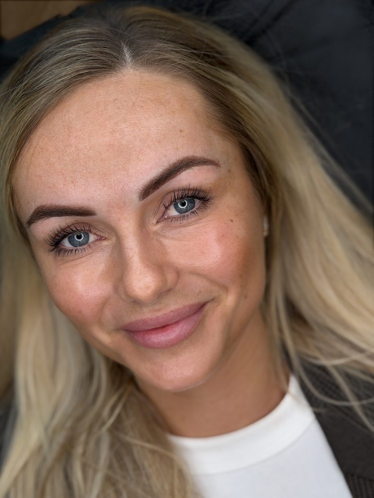 Permanent makeup bryn og læber Esbjerg – Kombination af Velvet Lips og Powder Brows