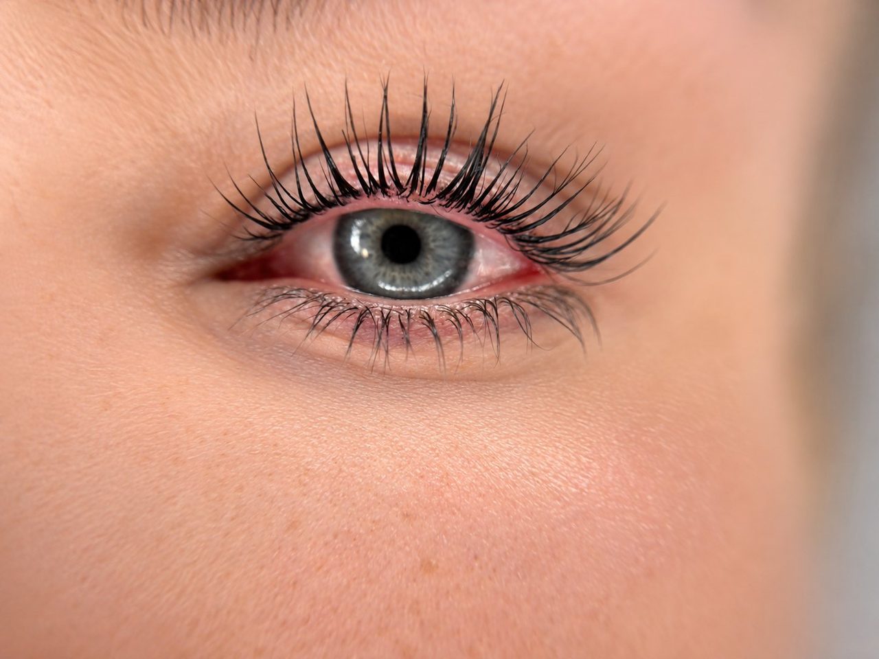 Lash lift Esbjerg - Perfekt adskilte og buede øjenvipper efter vippebuk
