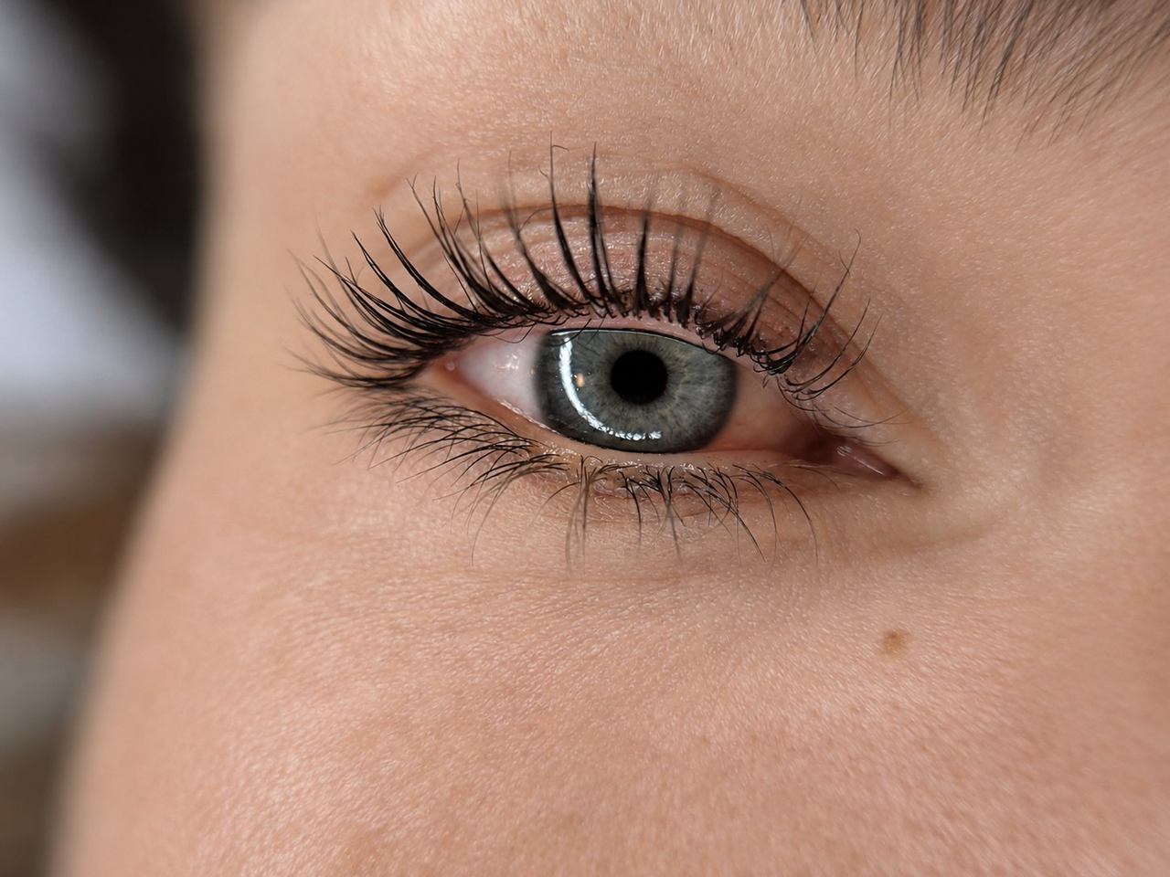 Lash lift i Esbjerg - Flotte, mørke og løftede vipper tæt på