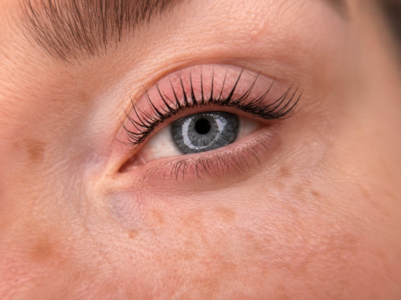 Lash lift Esbjerg - Naturligt resultat af professionelt vippebuk og farvning