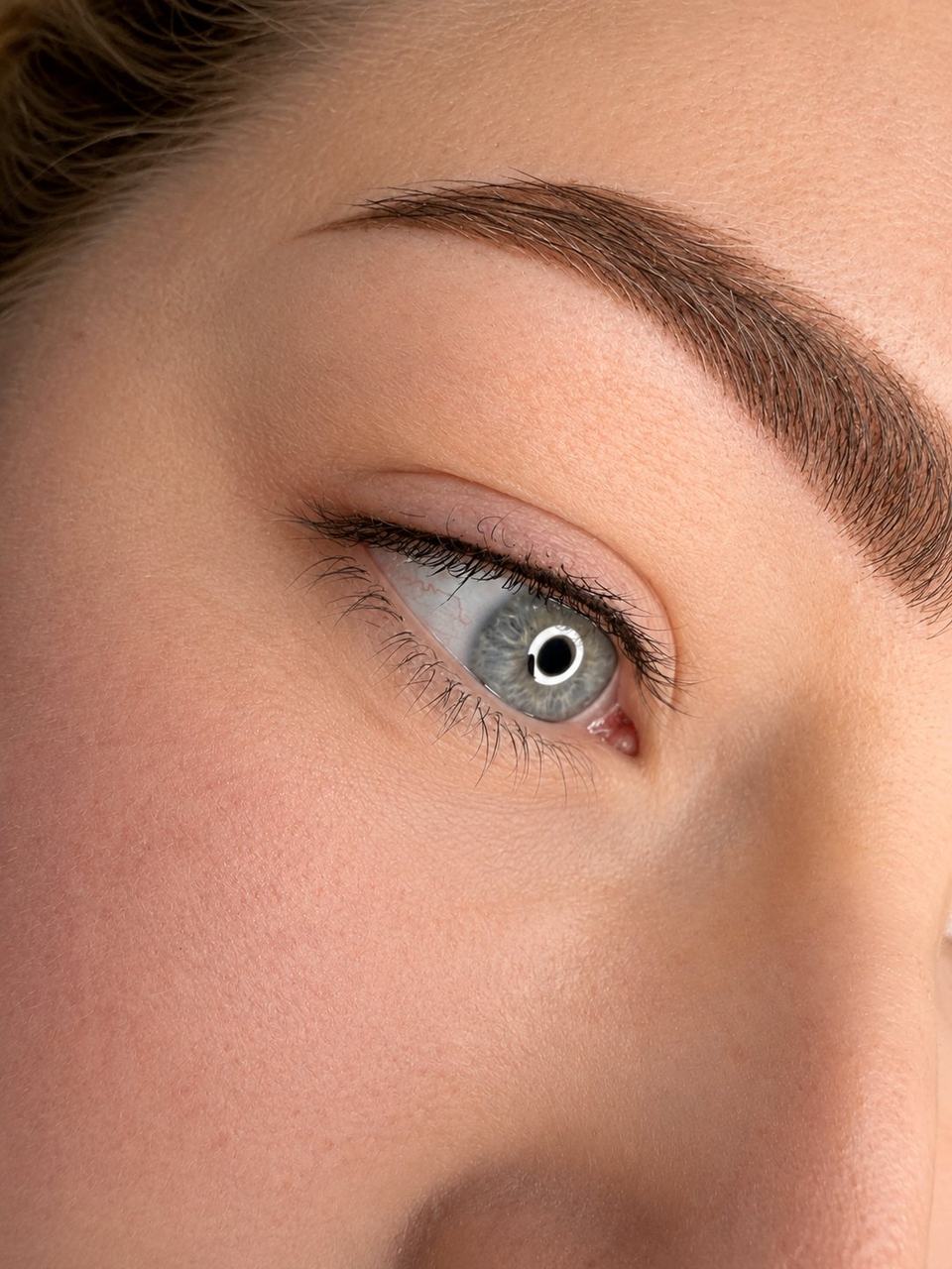 Powder Brows Esbjerg – nærbillede af pudder bryn med naturlig form
