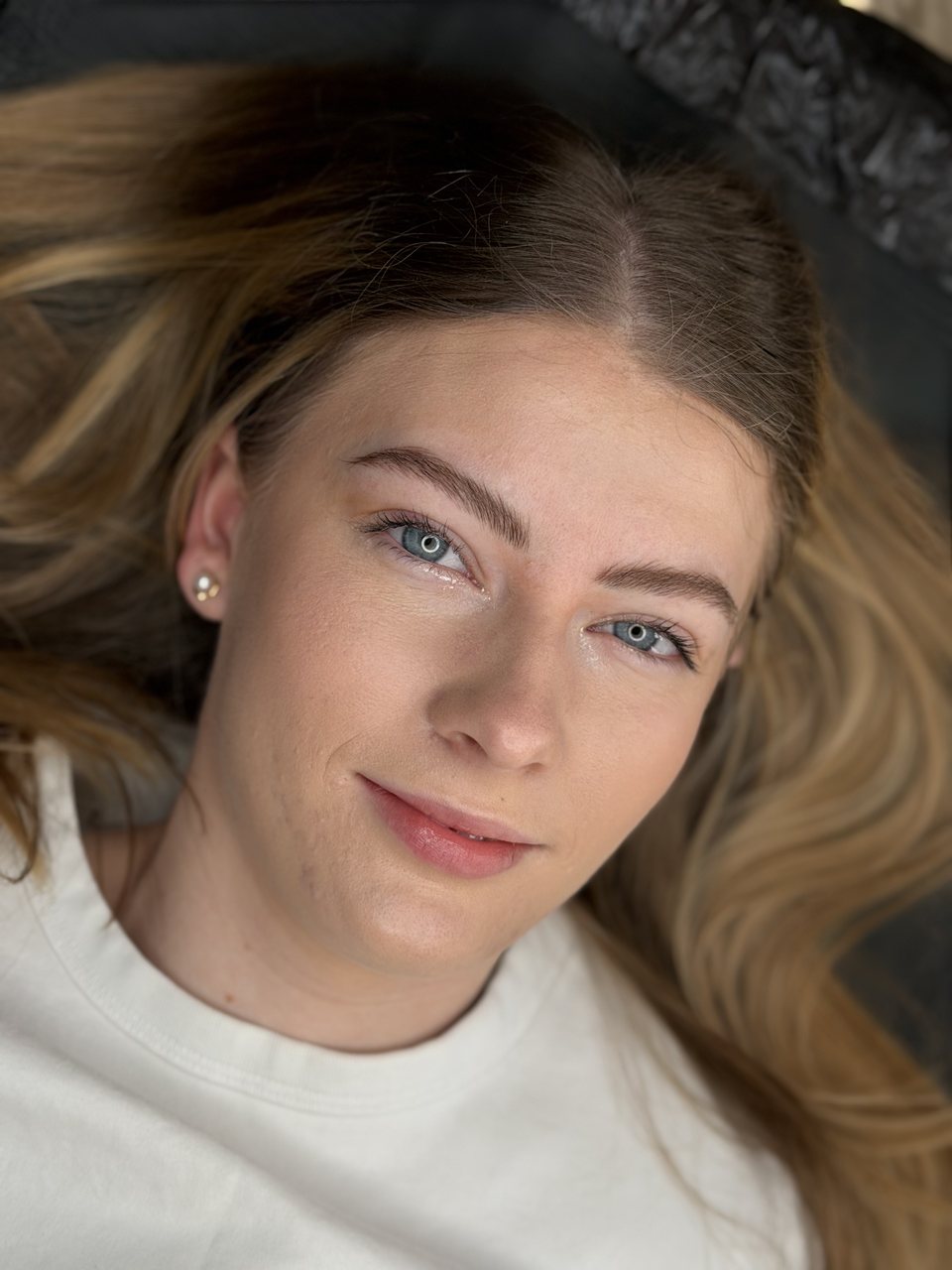 Powder Brows Esbjerg – pudder bryn med naturligt look set på ansigt