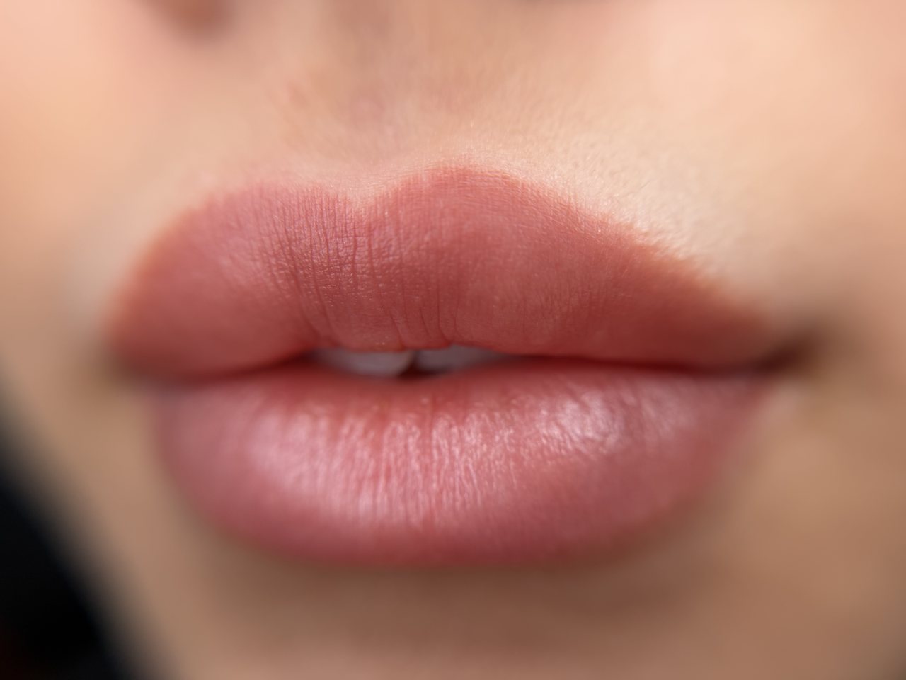 Velvet Lips Esbjerg – blødt nude-rosa resultat af permanent makeup på læber